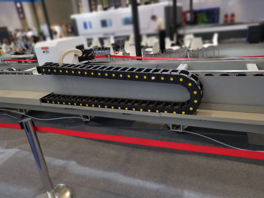 自动化设备上的拖链应用