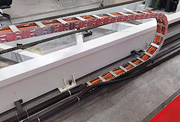 1622077731567619.jpg 钢制拖链木工.jpg