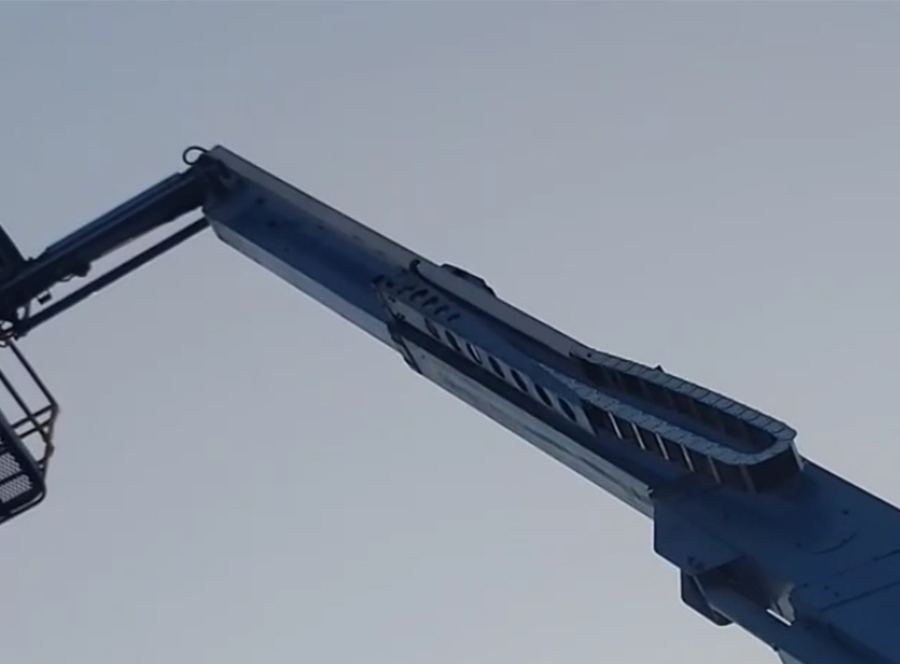 1622097304332546.jpg 钢制拖链吊臂机.jpg