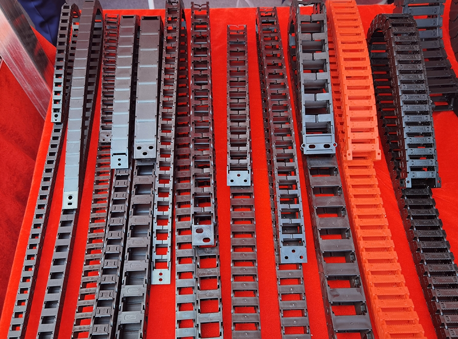 1748311137659058.png 556699.png